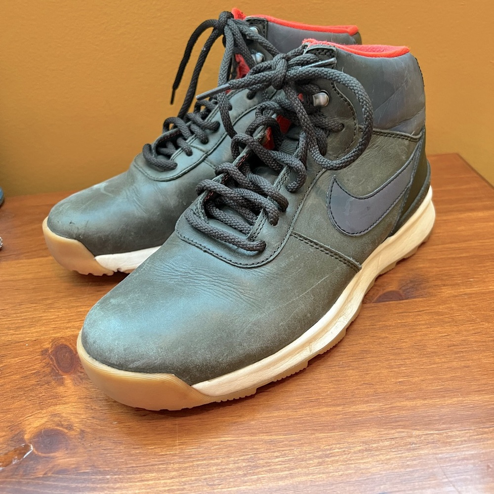 Nike Acorra Sneakerboot size 8